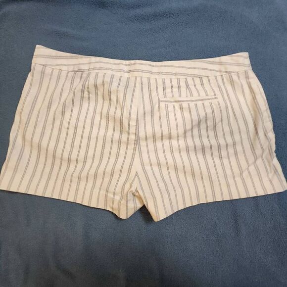 Joie white and Grey shorts Women's Size 12 - Picture 3 of 7